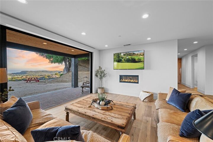 Property Photo:  41950 Hacienda Dr  CA 92562 