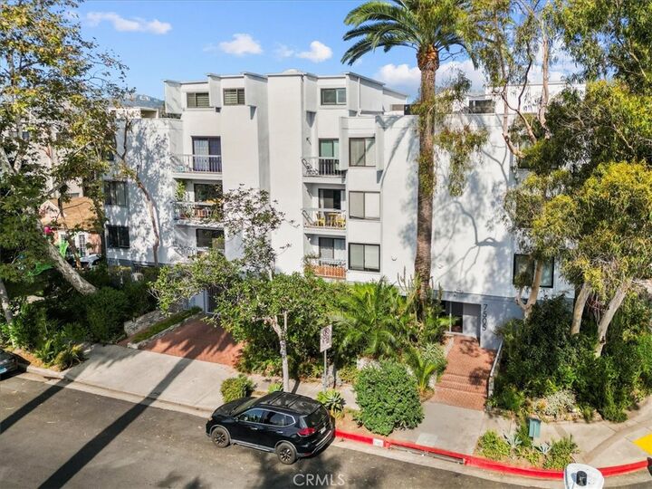 Property Photo:  7505 Hampton Avenue 4  CA 90046 
