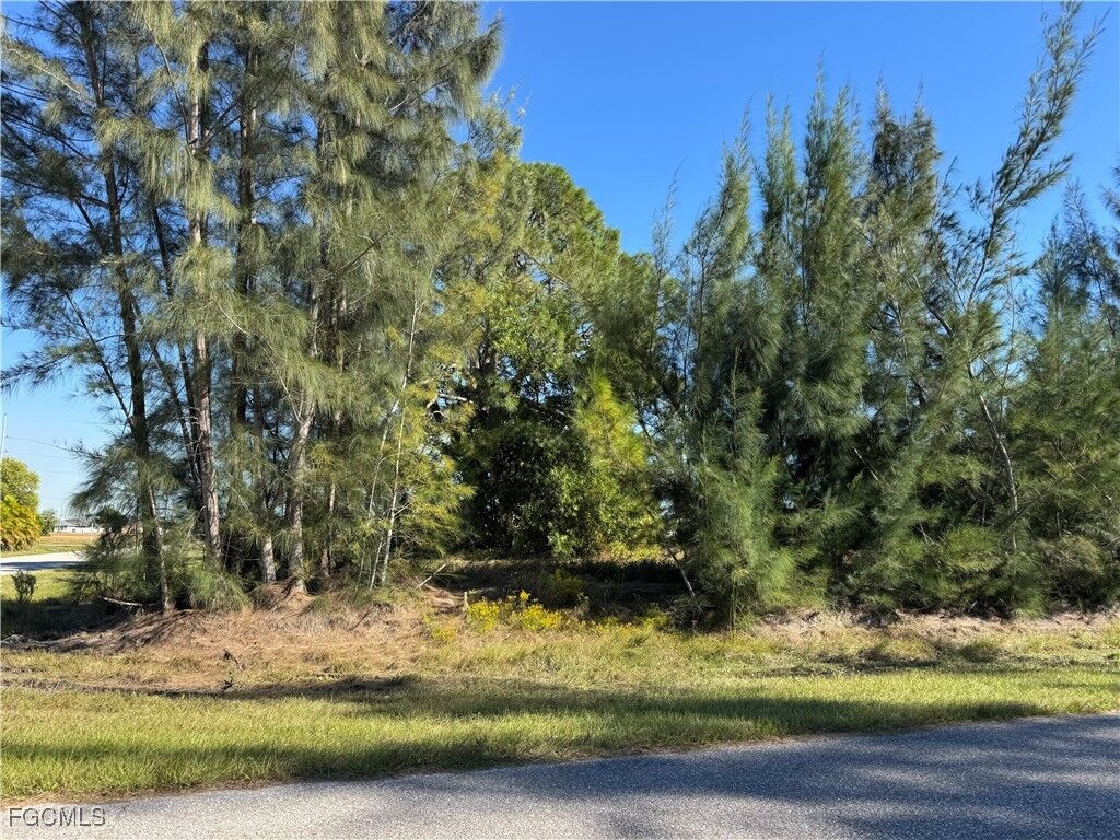 Property Photo:  1729 NW 1st Avenue  FL 33993 