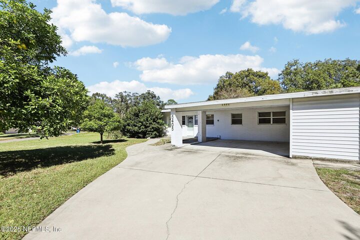 Property Photo: 5405 Matanzas Way FL 32211