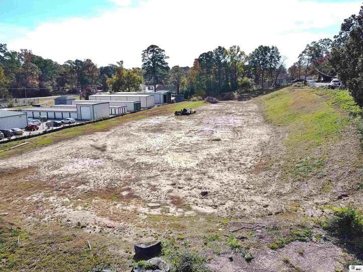 Property Photo: 300 E Georgia Avenue LA 71270