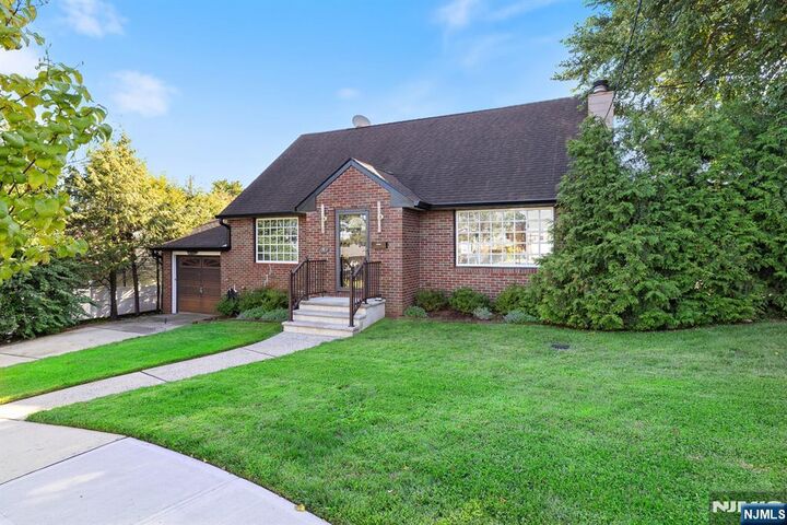 Property Photo:  4 Gail Place  NJ 07094 