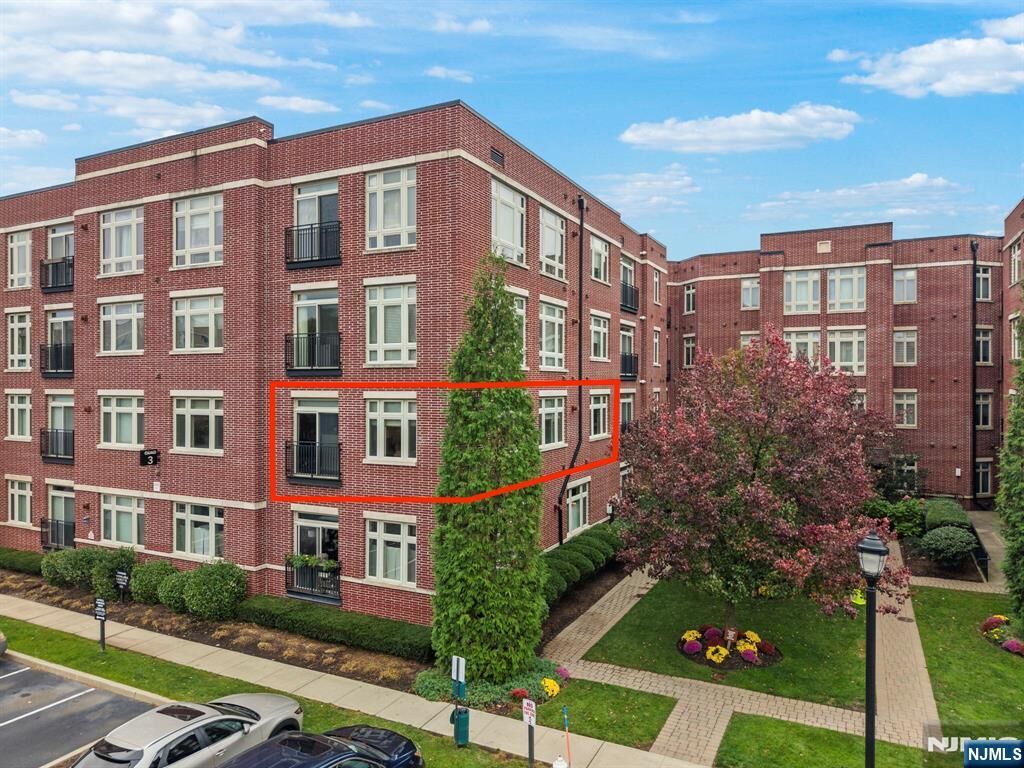 Property Photo:  2219 Riverview Avenue 219  NJ 07631 