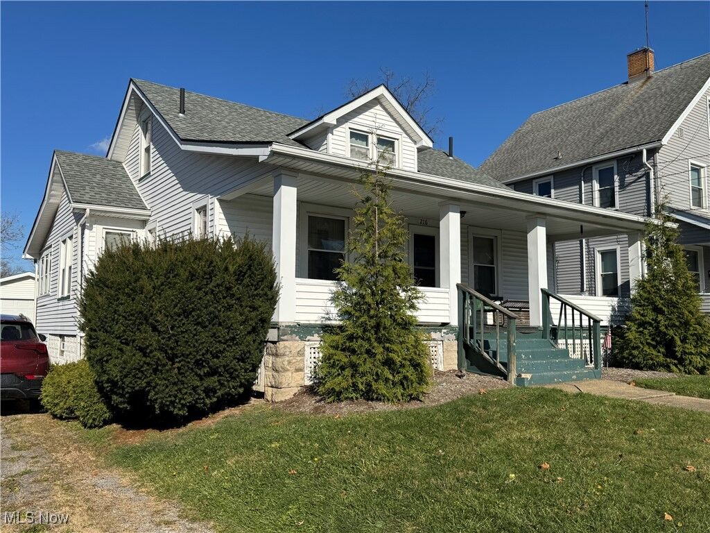 Property Photo: 216 E Prospect Street OH 44420
