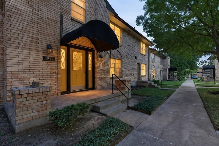 Property Photo:  5817 Sandhurst Lane B  TX 75206 