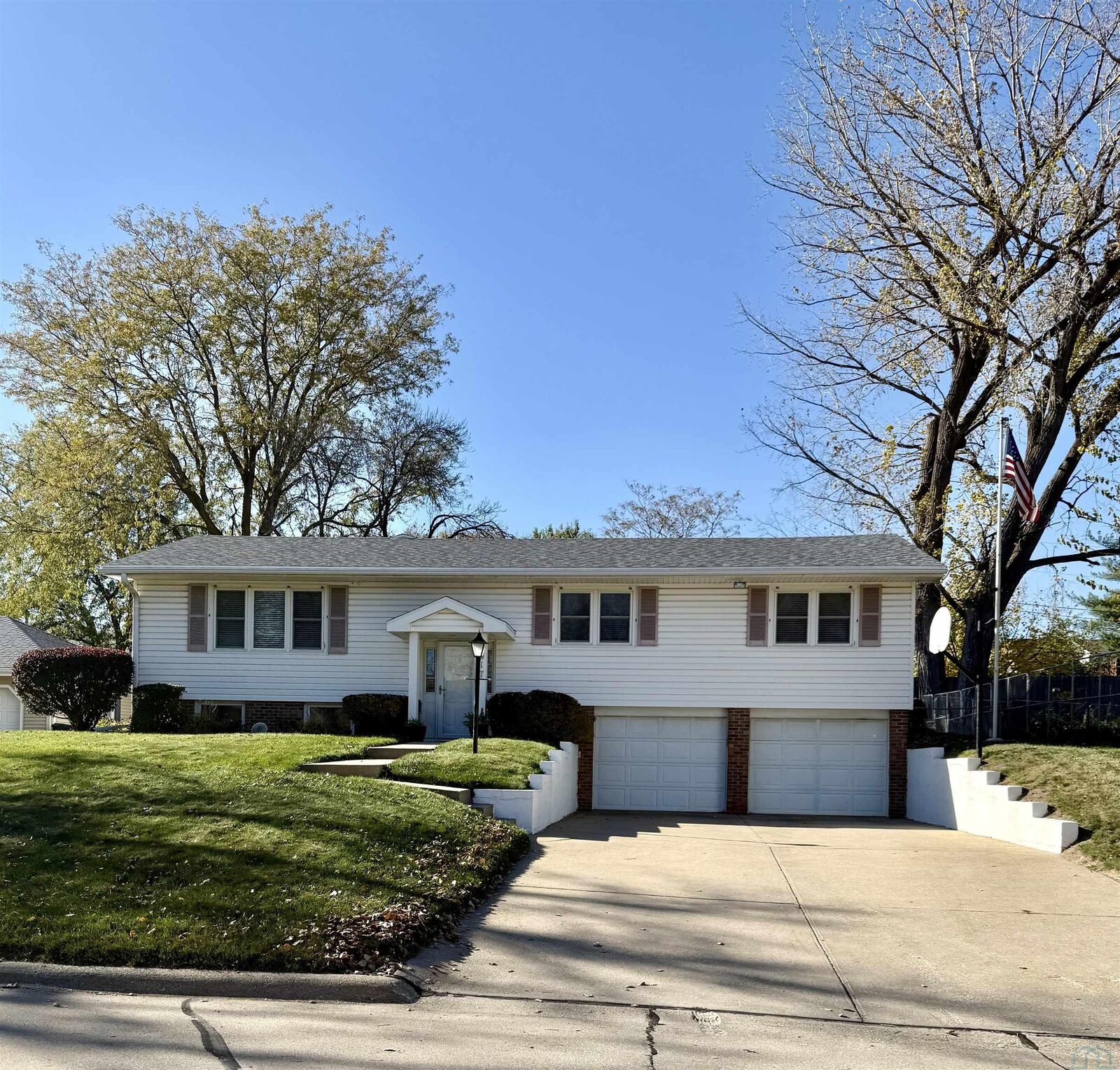 Property Photo: 3317 Viking Dr IA 51104