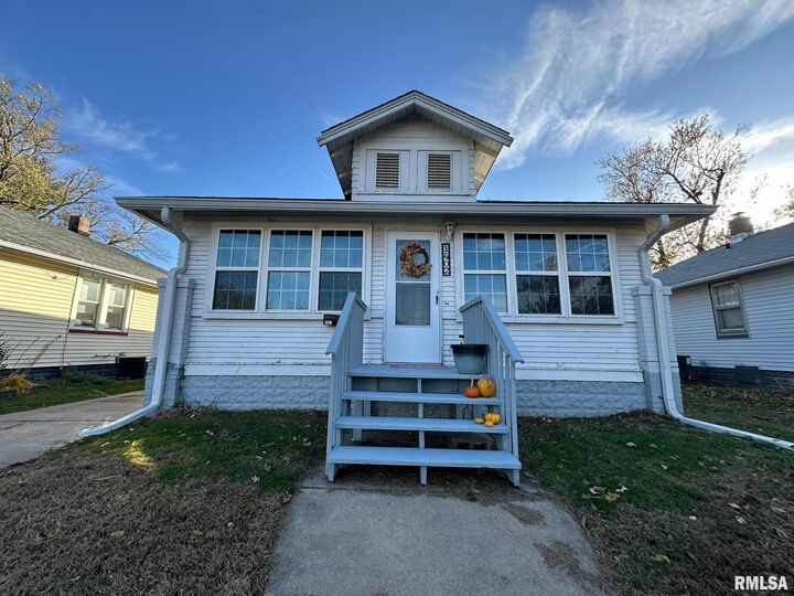 1402- 1402 1/2 State Street  Pekin IL 61554 photo