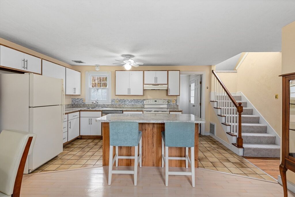 Property Photo:  12 State Rd 1B  MA 02360 