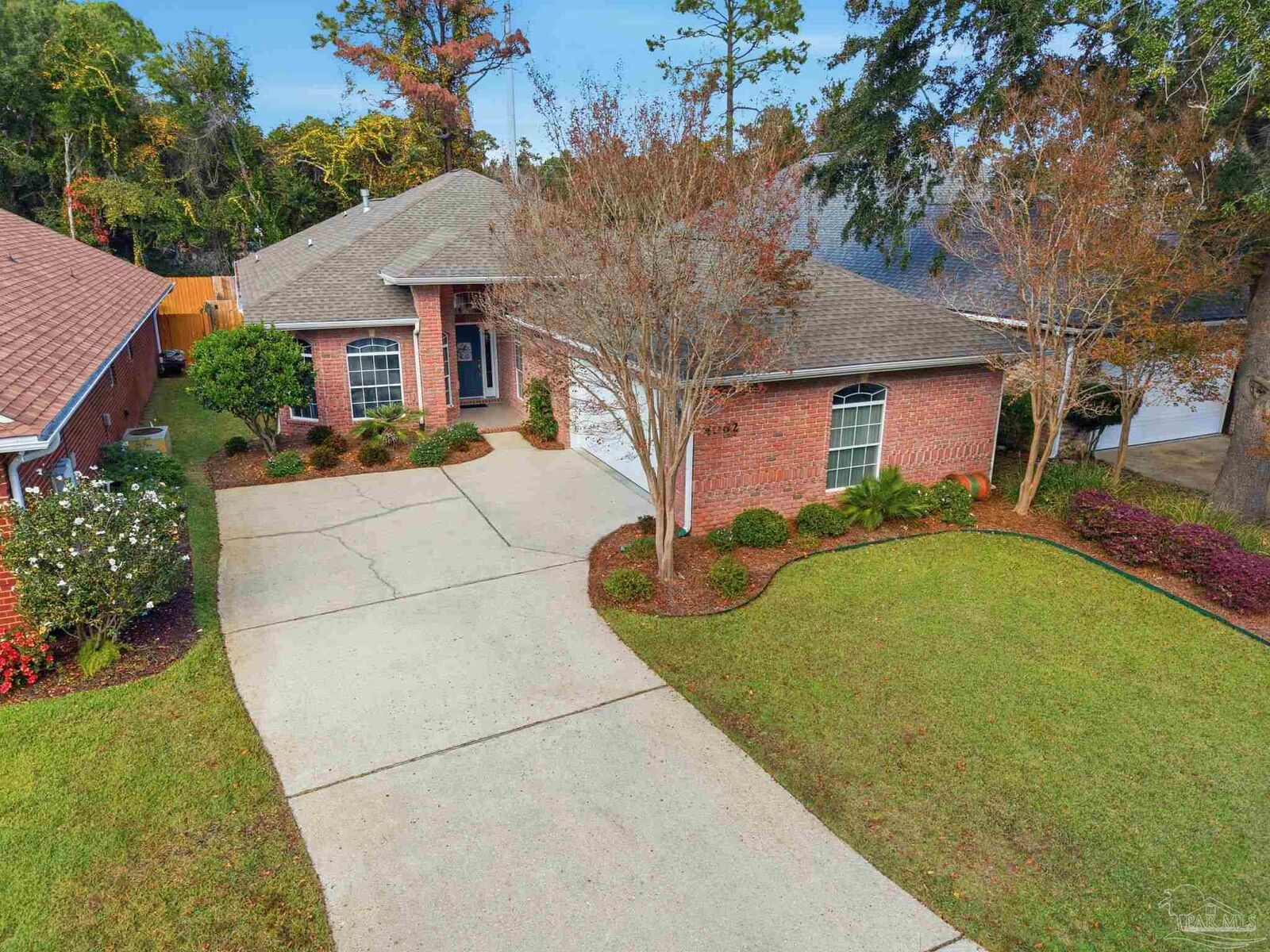 Property Photo: 4062 Oak Pointe Dr FL 32563