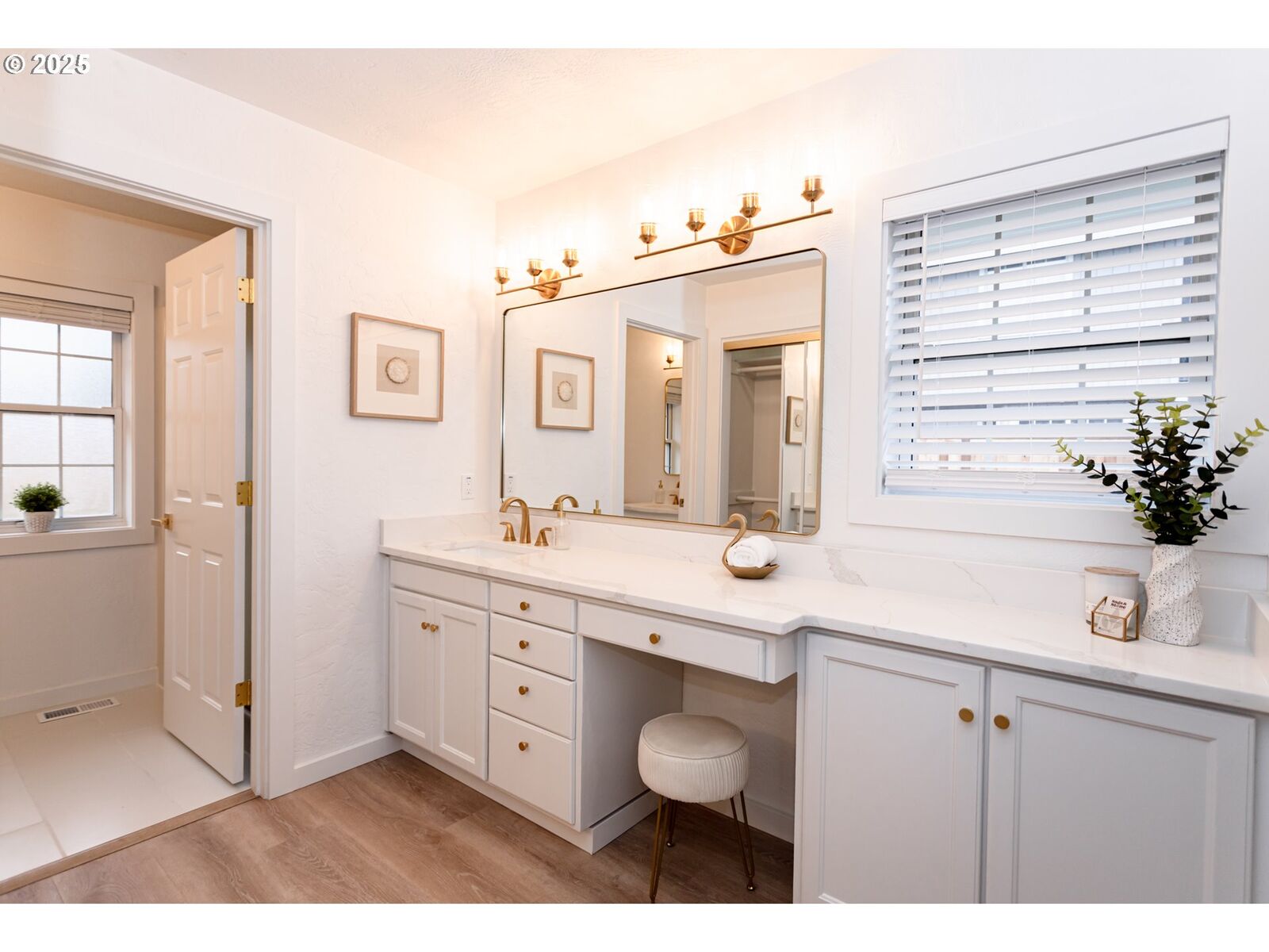 Property Photo:  3192 Queens East St  OR 97401 