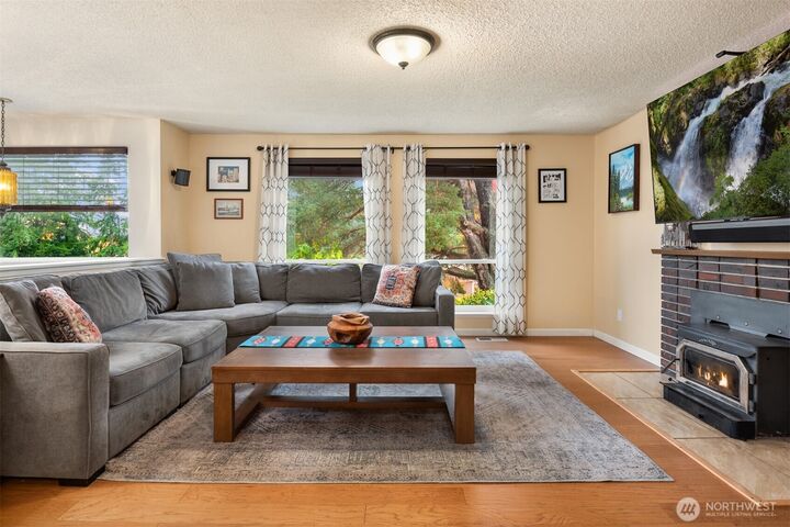 Property Photo:  17112  136th Place SE  WA 98058 