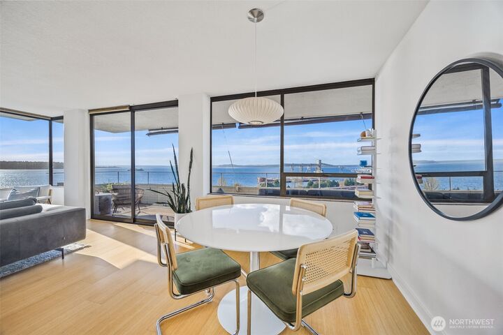 521  5th Avenue W 402  Seattle WA 98119 photo