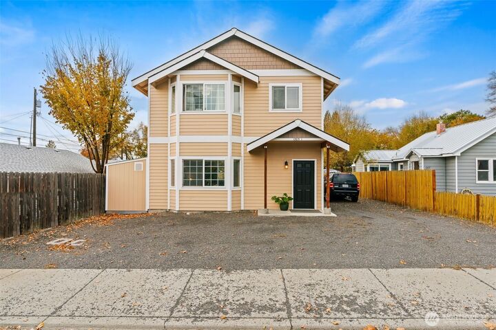 Property Photo: 1205 N Okanogan Street 1&2 WA 98926