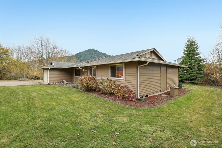Property Photo:  46914  286th Avenue SE  WA 98022 