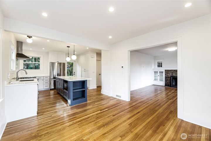 Property Photo:  2207 E Republican Street  WA 98112 