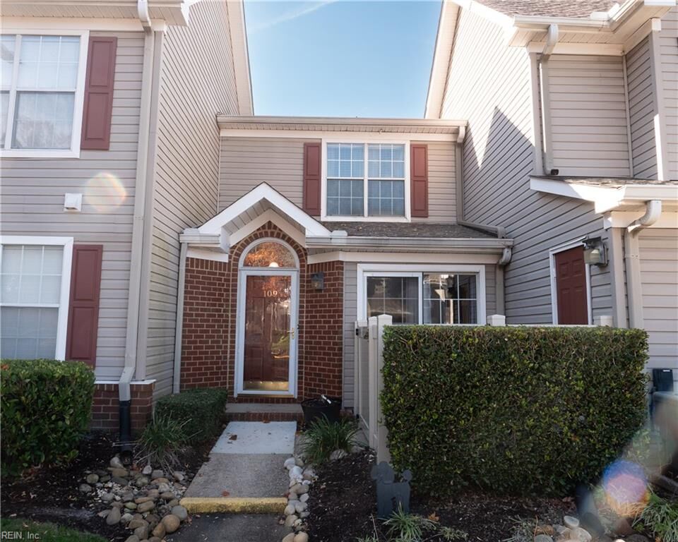 Property Photo: 3833 Lasalle Dr 109 VA 23453