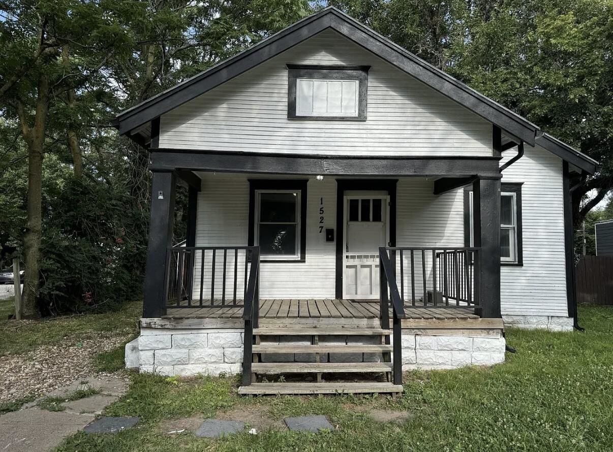 Property Photo:  1527 S Lulu Ave  KS 67211 