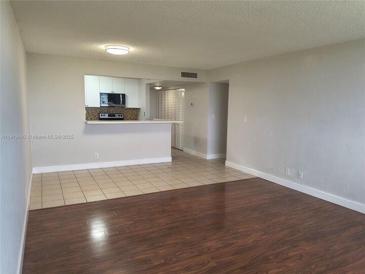 Property Photo: 9143 SW 77th Ave B702 FL 33156