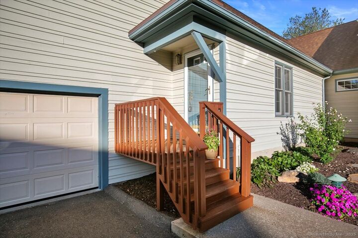 Property Photo: 39 L Hermitage Drive 39 CT 06484