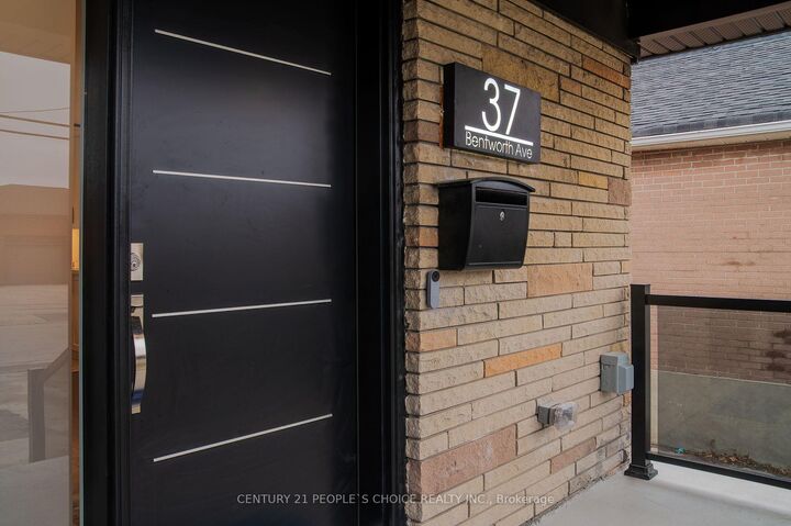 Photo de la propriété: 37 Bentworth Avenue ON M6A 1P1