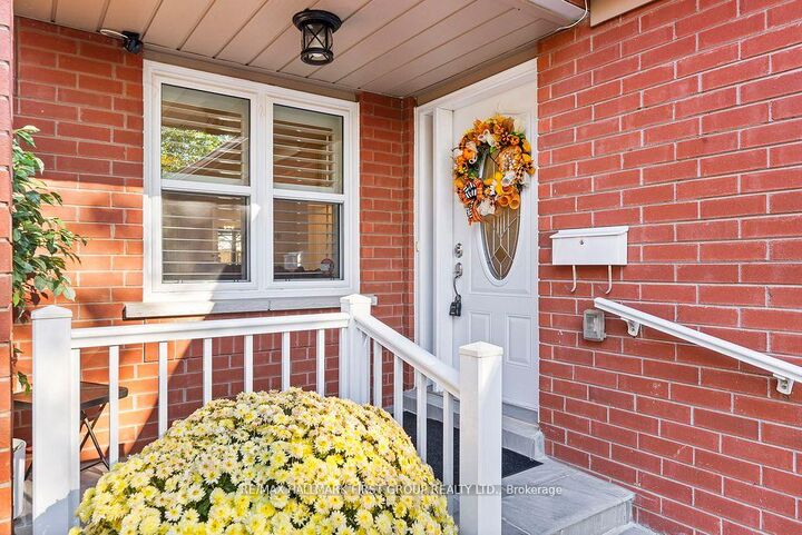 Photo de la propriété: 122 Thicket Crescent ON L1V 6S6