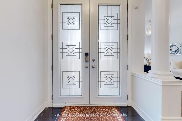 Property Photo: 18 Fountain Court ON L4S 2K4