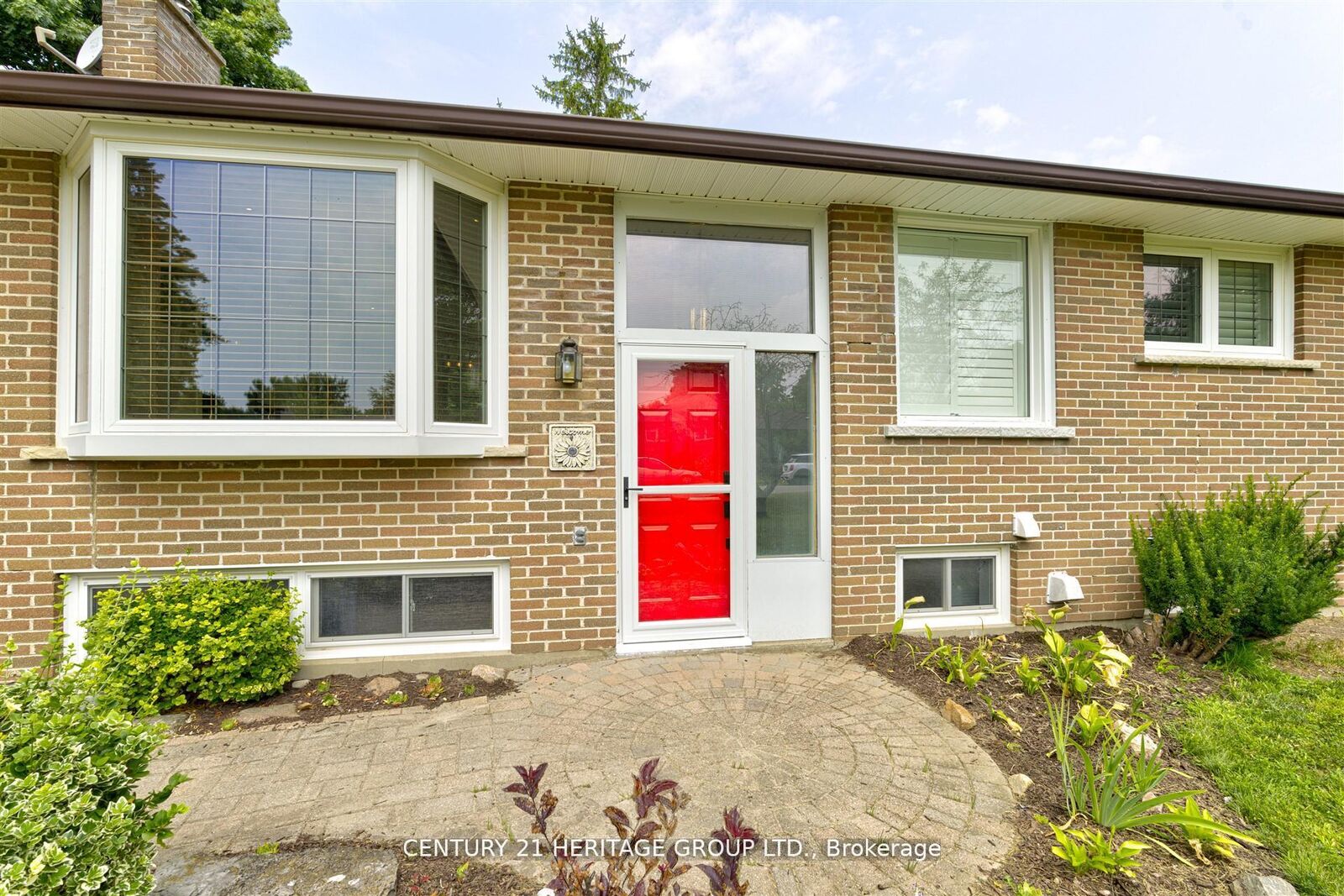 Property Photo: 10 Bachly Crescent ON L7B 0E8