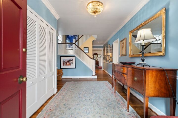 Property Photo:  8 Dunmoyle Place  PA 15217 