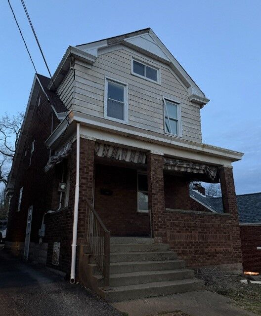 Property Photo:  2831 Custer Ave  PA 15227 