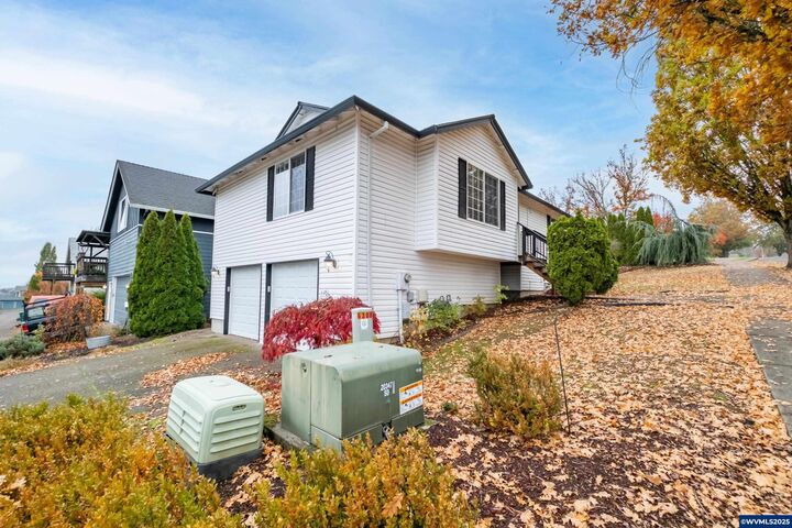 Property Photo: 3419 Knoll Dr OR 97132