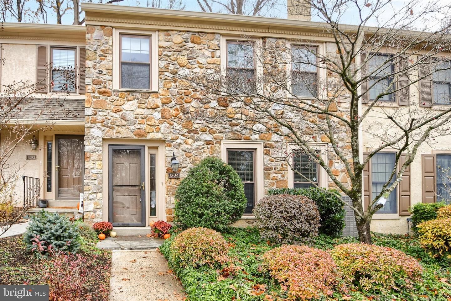 Property Photo:  1304 Weatherstone Drive 1304  PA 19301 