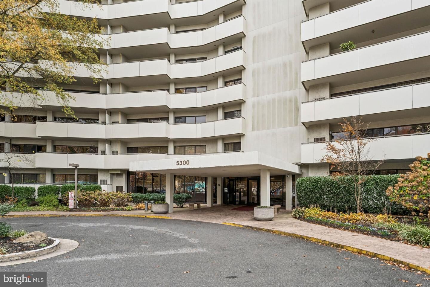 Property Photo: 5300 Columbia Pike 103 VA 22204