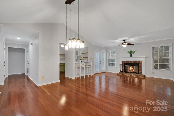 Property Photo:  3300 Selwyn Farms Lane  NC 28209 