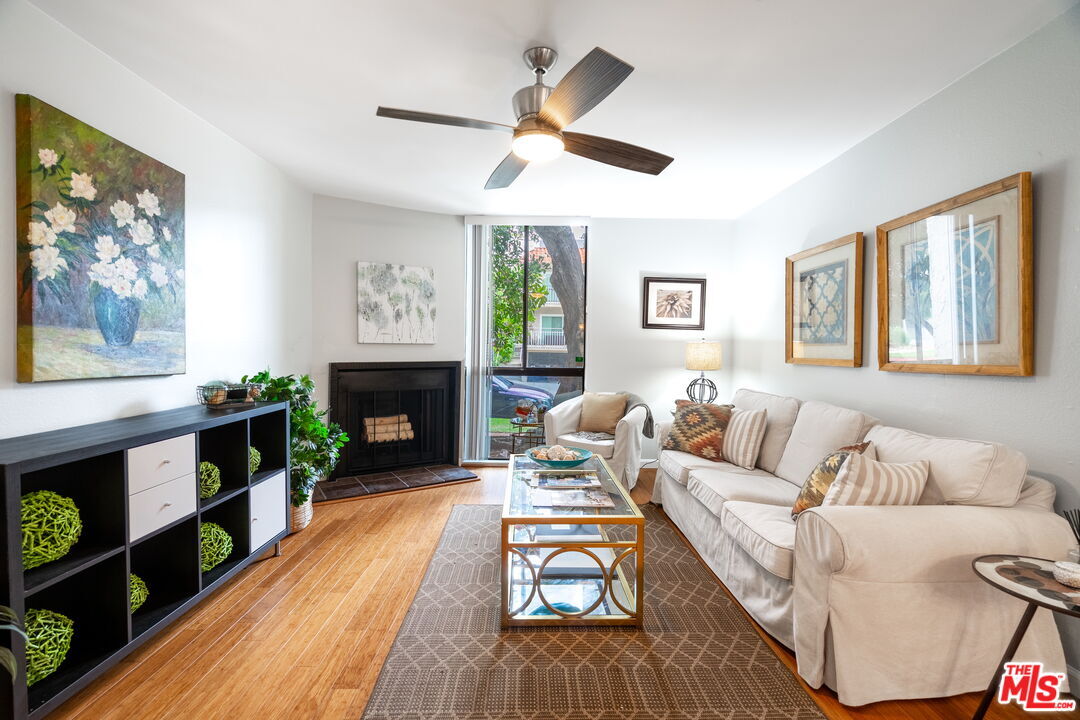 Property Photo: 11743 Darlington Ave CA 90049