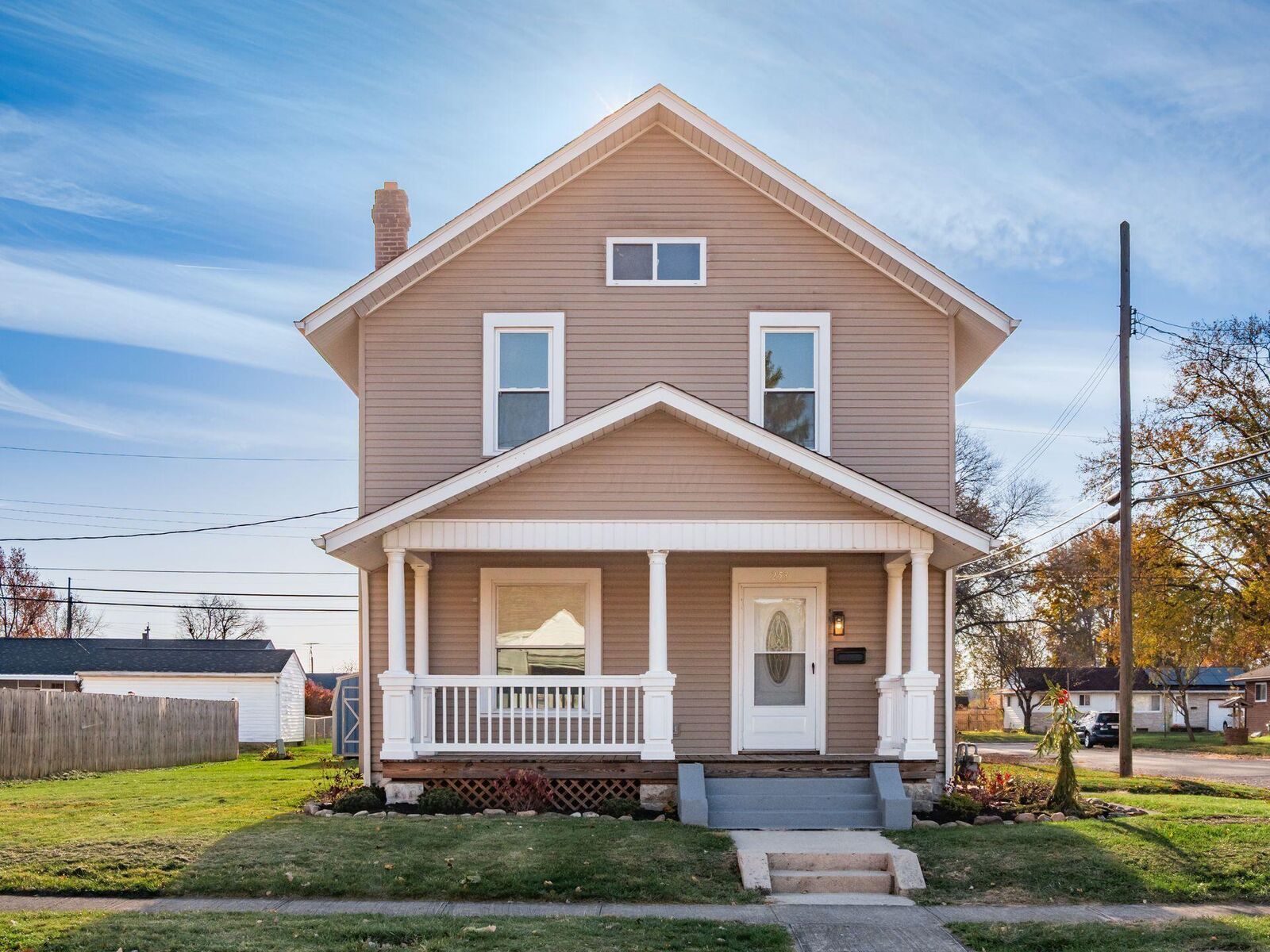 Property Photo:  253 N Market Street  OH 43143 
