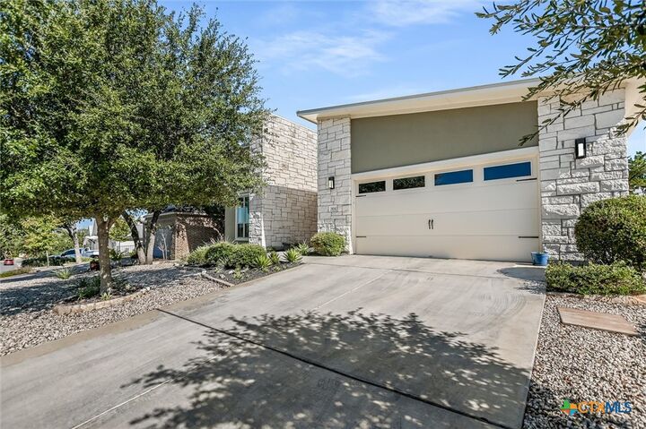 Property Photo: 804 Dancing Oak Lane TX 78666