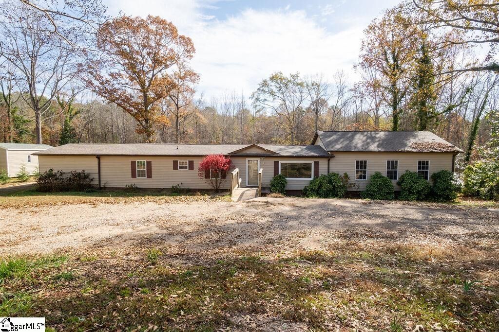 Property Photo: 209 Riverbluff Extension SC 29349
