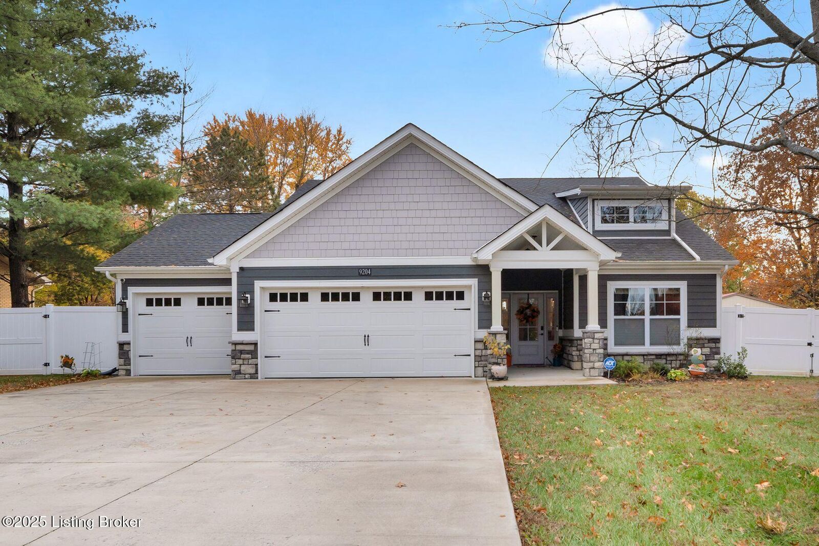 Property Photo: 9204 Fairground Rd KY 40291