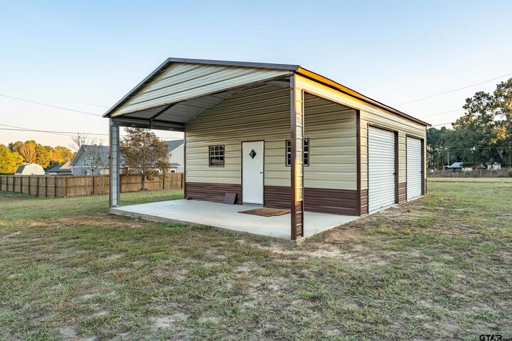 Property Photo: 160 Dwight Dr TX 75765