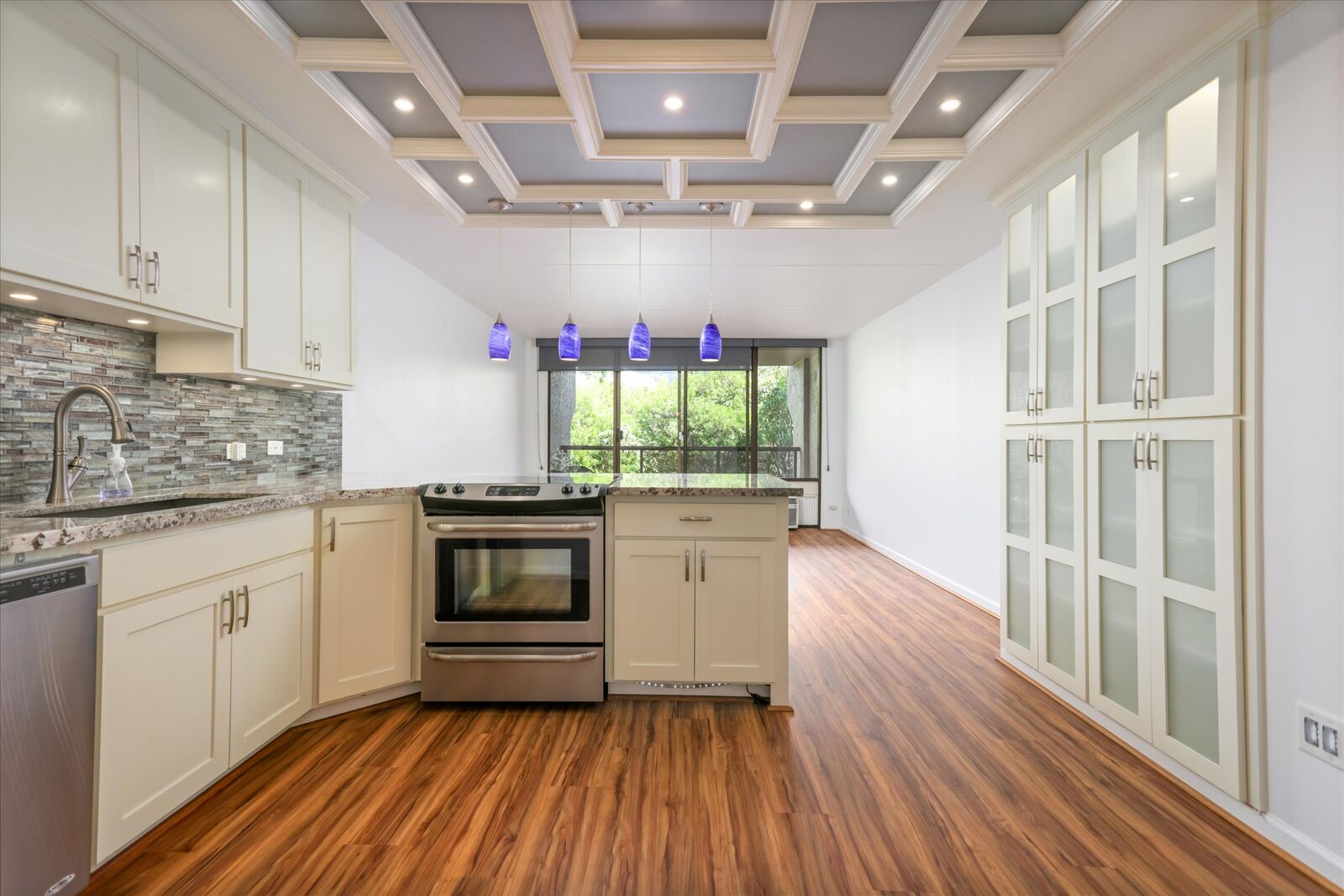 Property Photo:  75-5865 Walua Rd E629  HI 96740 