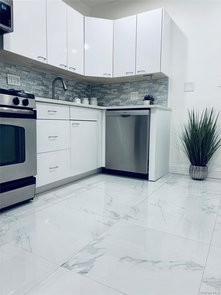 Property Photo:  16 N Broadway 3E  NY 10601 