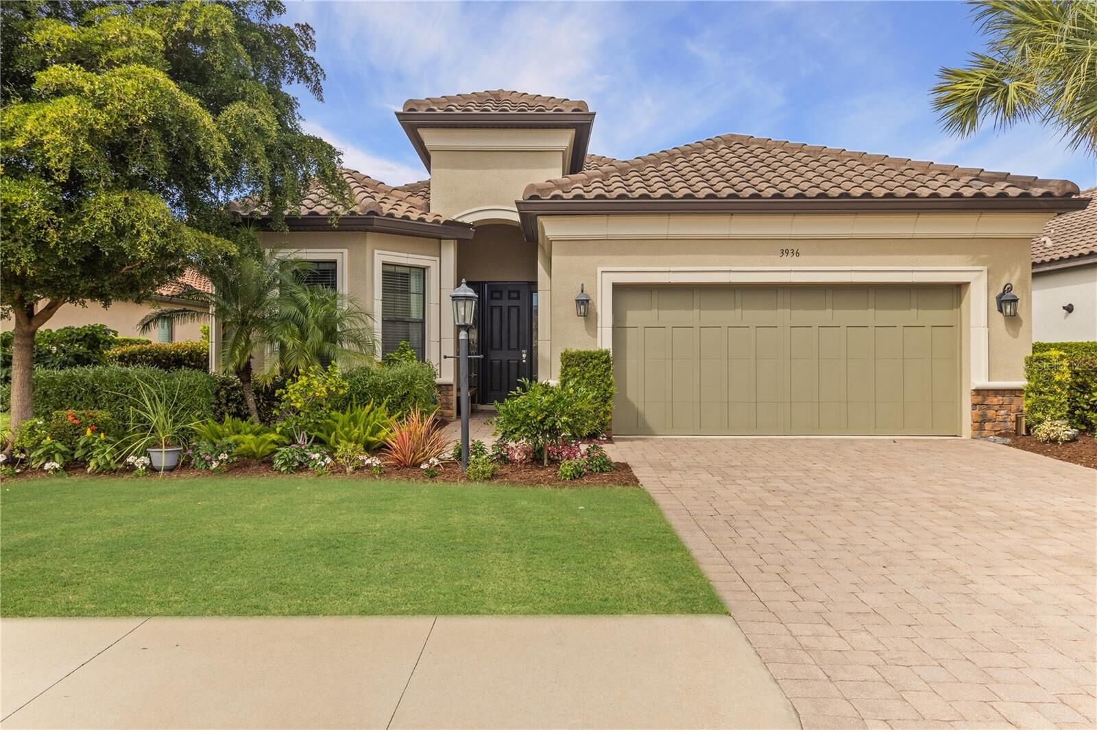 Property Photo:  3936 Waypoint Avenue  FL 34229 