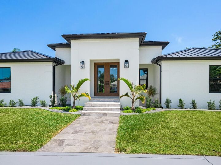 Property Photo: 180 Lookout Point Drive FL 34229