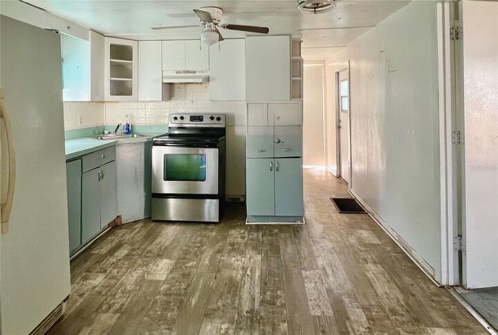 Property Photo: 4800 Ternstone Avenue FL 32812