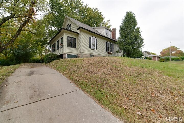 Property Photo:  2549 Elm Street  MO 63301 