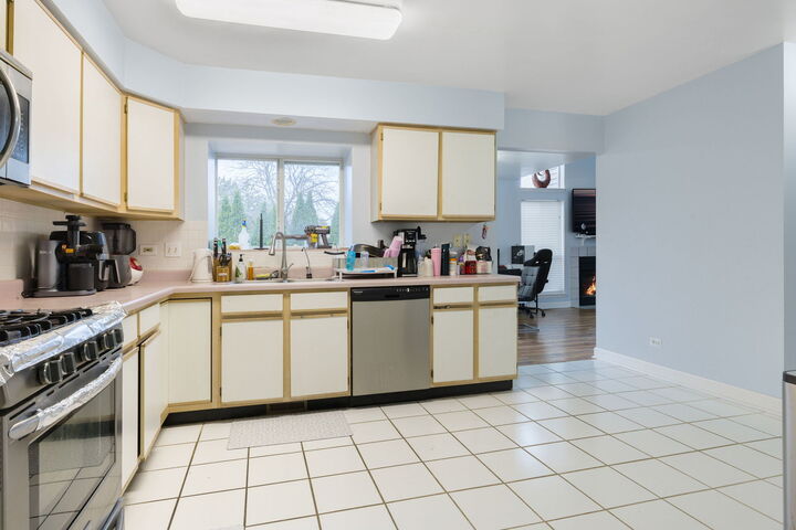 Property Photo: 686 Legends Drive IL 60188