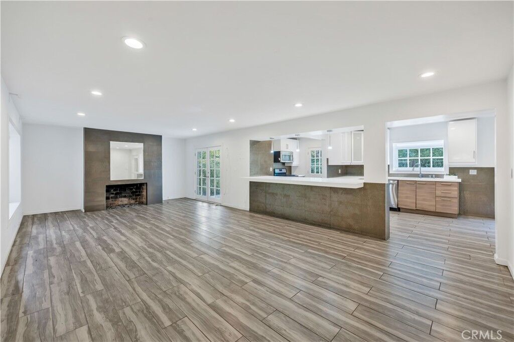 Property Photo:  1643 San Ysidro Drive  CA 90210 