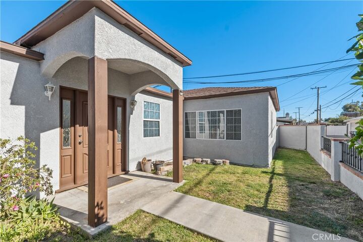 Property Photo:  6228 Lemon  CA 90805 