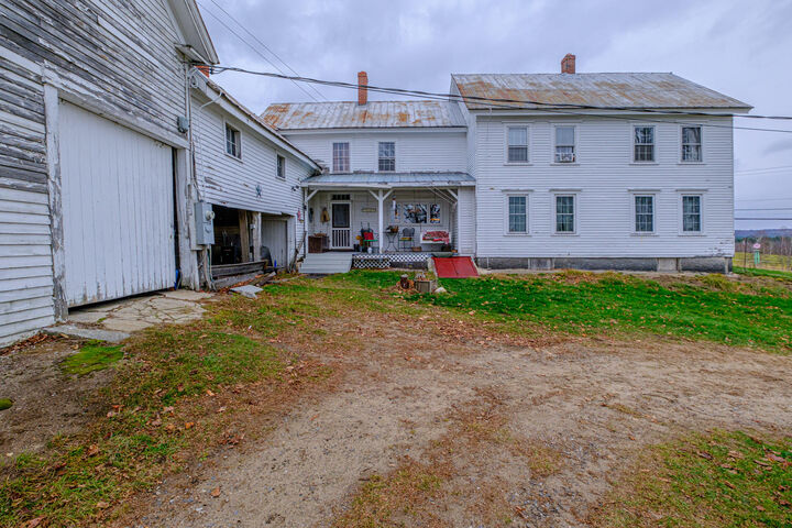 Property Photo: 195 Pleasant Street ME 04270