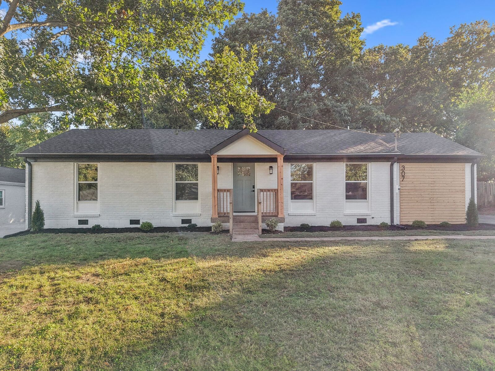 Property Photo: 307 Gaywood Dr TN 37211